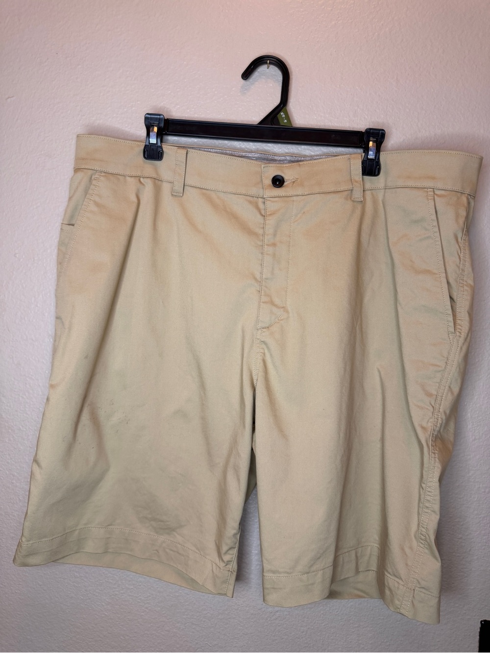 Nike Men's Light Beige Flat-Front Chino Shorts